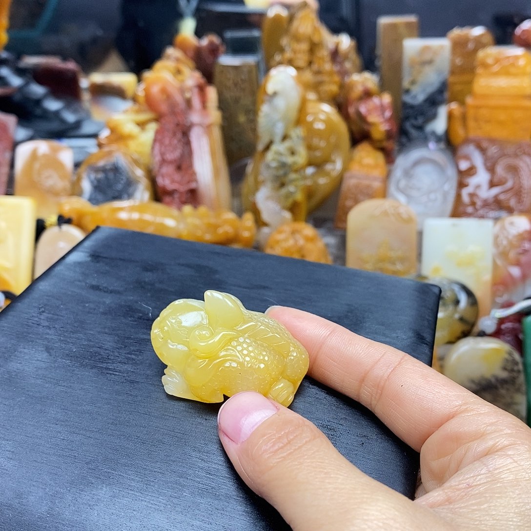 石英质玉（黄龙玉）颈饰未镶嵌