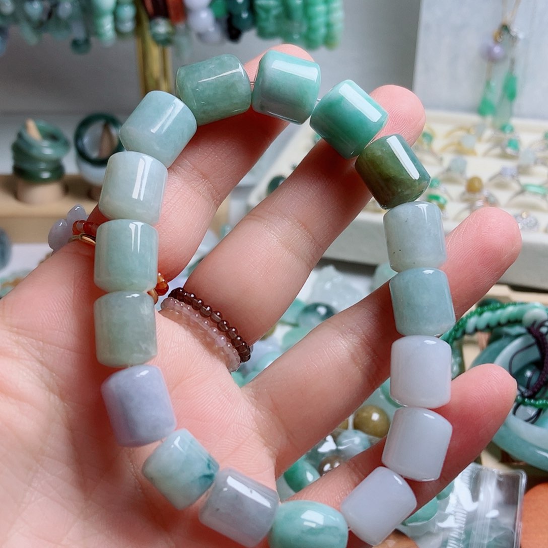 王***理翡翠未镶嵌颈饰手串