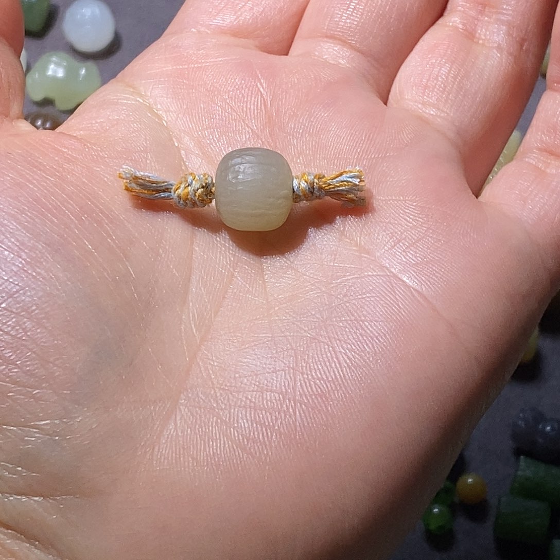 和田玉颈饰未镶嵌小*子