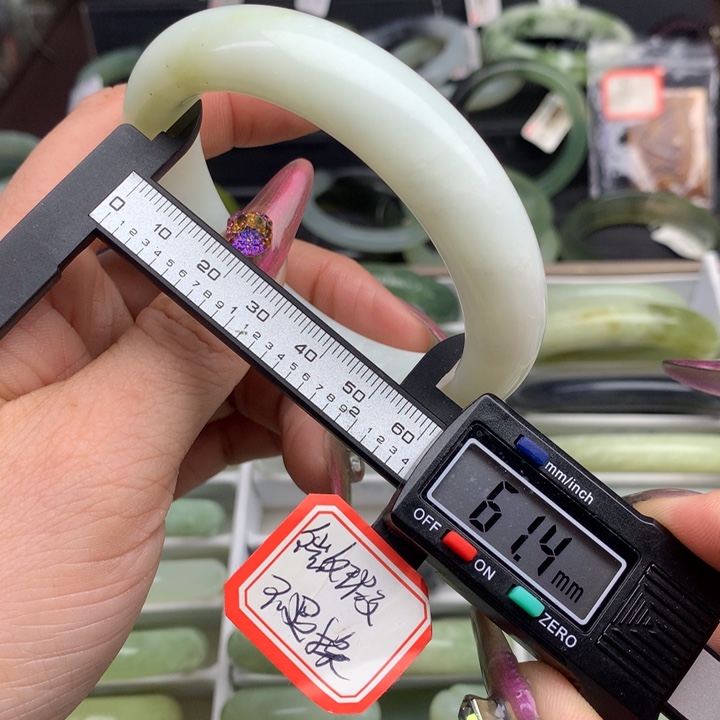 蛇纹石玉手镯未镶嵌656