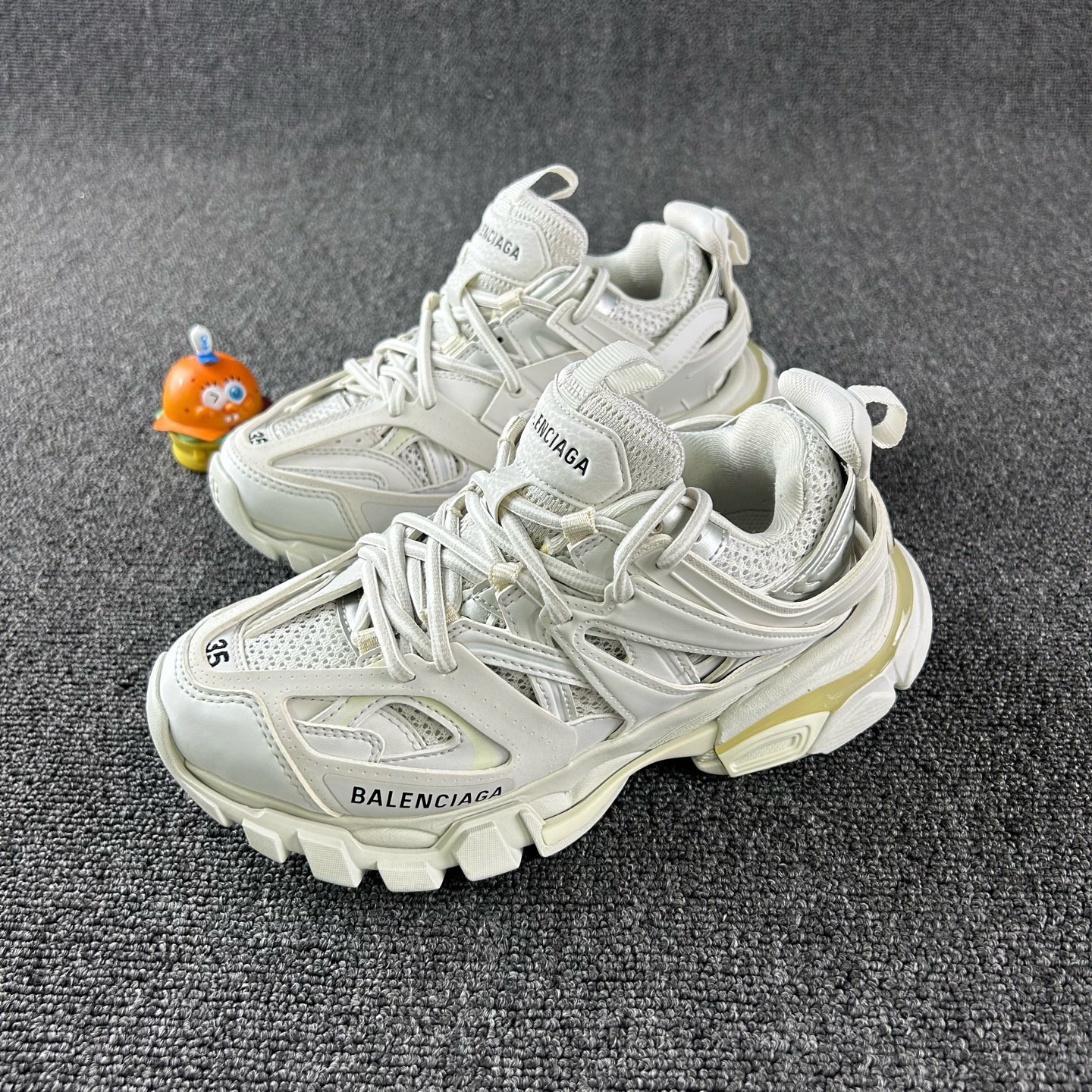95新 Balenciaga/巴黎世家 Track白色运动鞋35码 HB5584 
