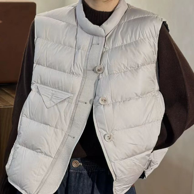 冬季简约圆领短款白鸭绒宽松百搭女款