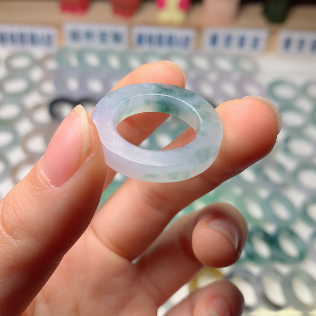 俩***官定制翡翠未镶嵌翡翠戒指