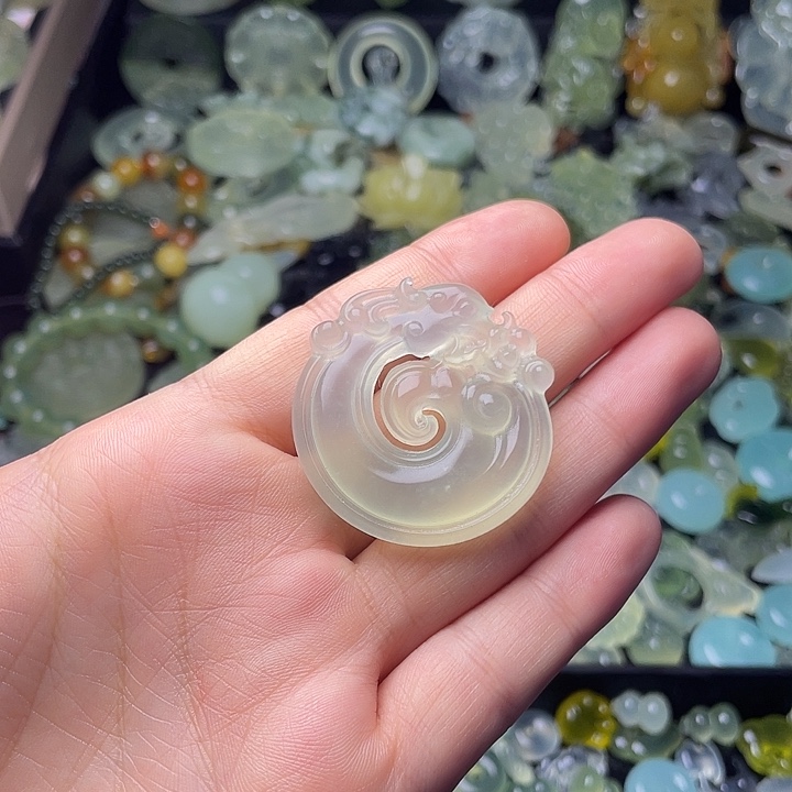 蛇纹石玉合金颈饰玉龙扣