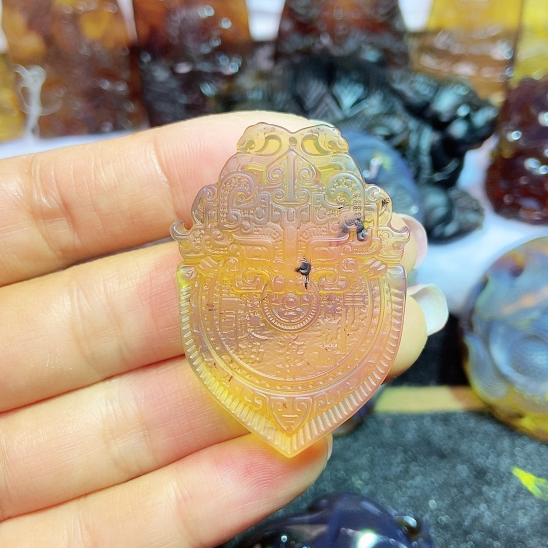 琥珀颈饰未镶嵌九宫八卦