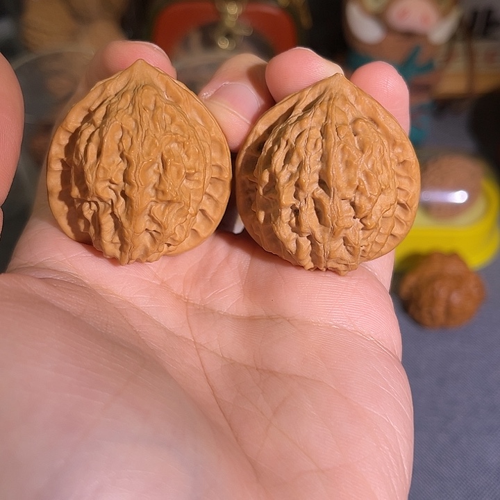 文玩核桃吊坠金牛