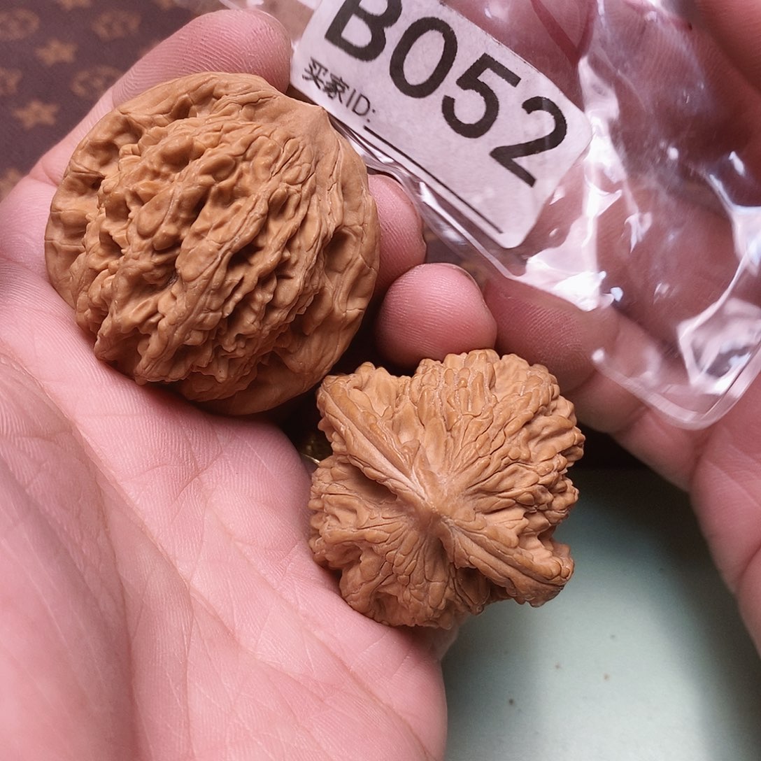 文玩核桃把件麦虎43尺。       