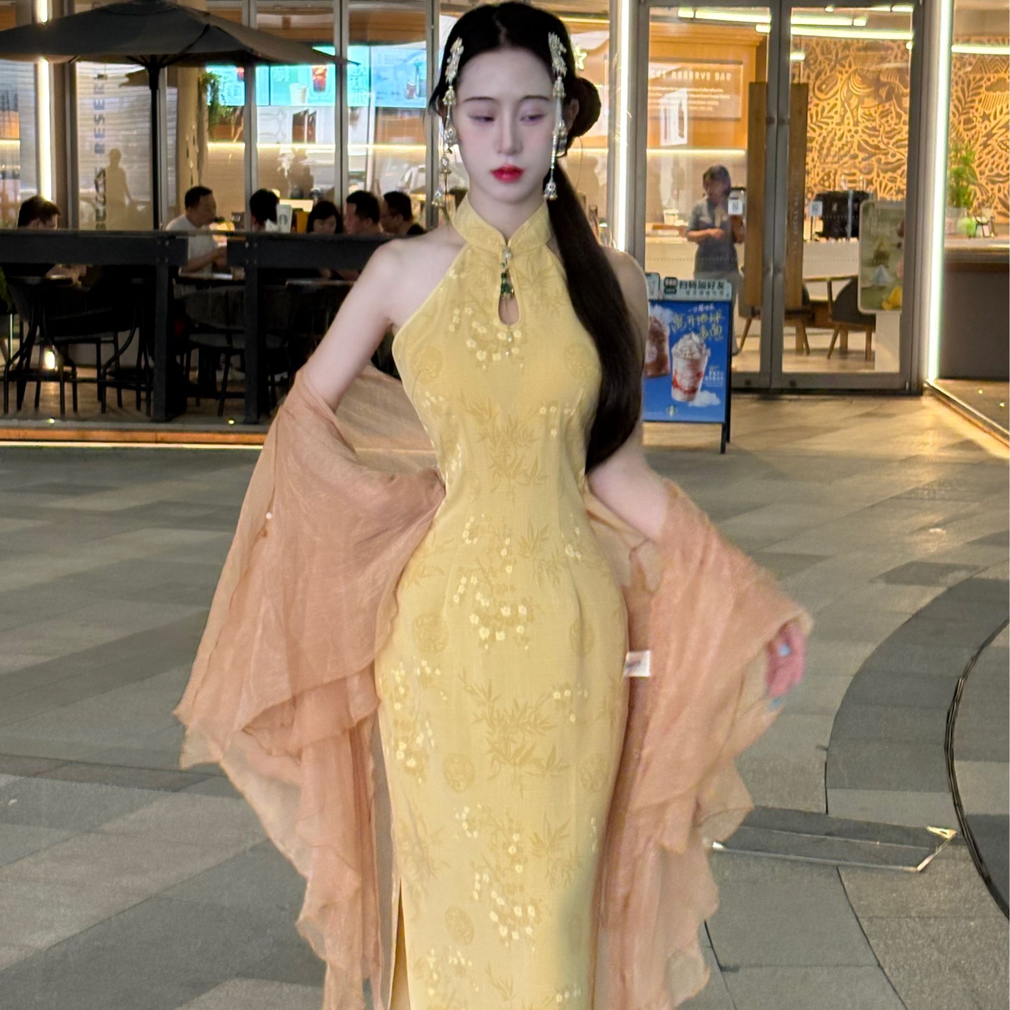 LHMknk1画报夫人显瘦温柔黄色新中式旗袍 挖肩鹅黄素特价不退不换