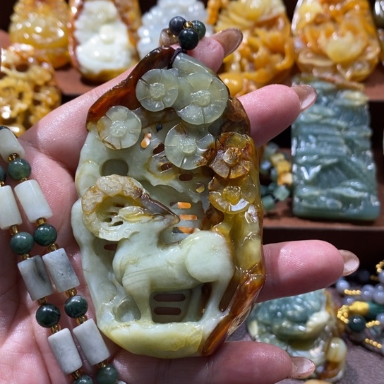 蛇纹石玉未镶嵌颈饰