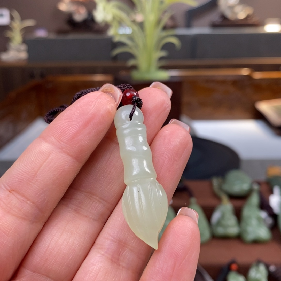 蛇纹石玉挂件未镶嵌