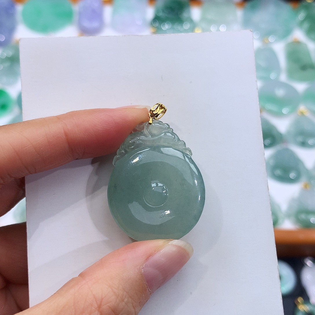 翡翠18K金镶嵌颈饰翡翠吊坠