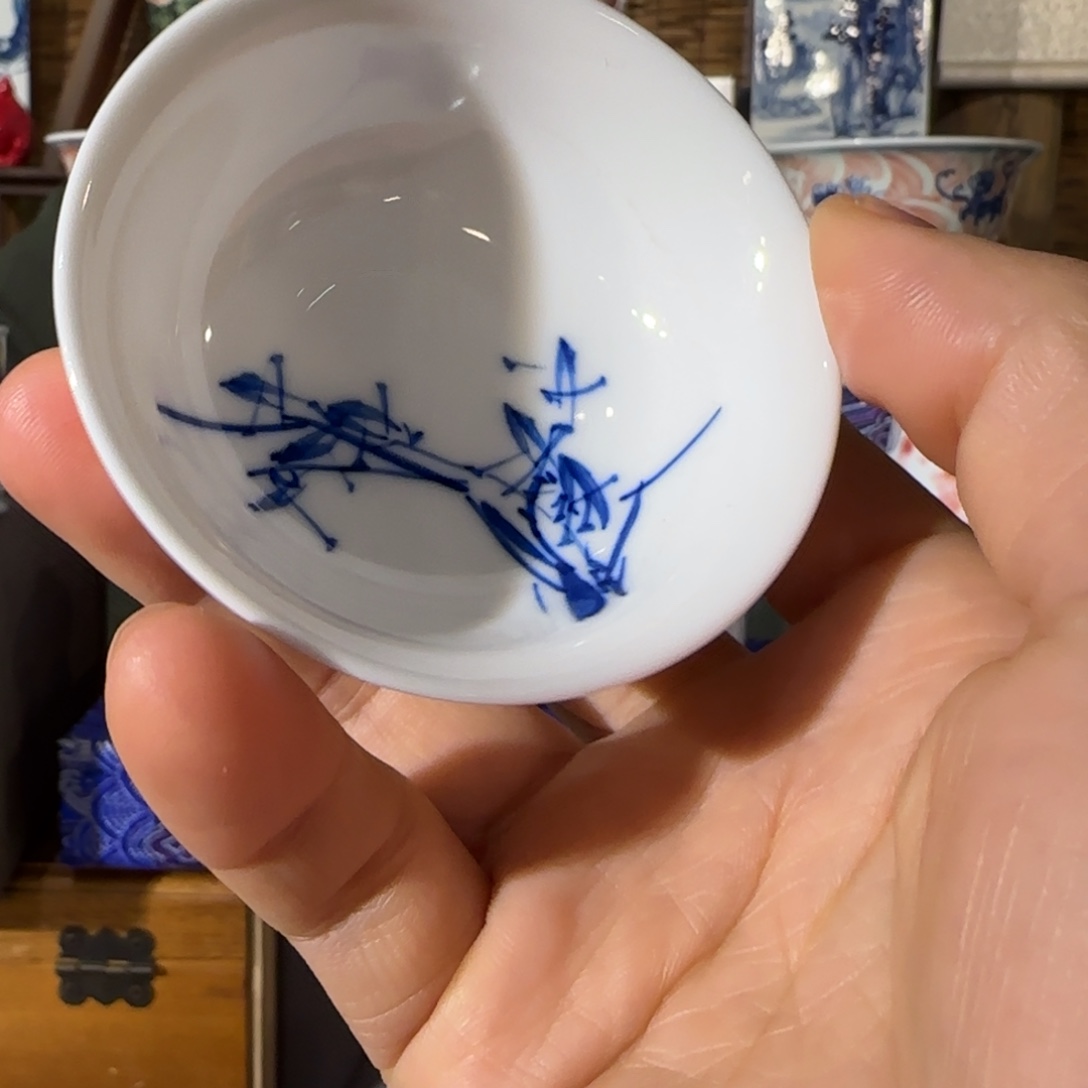 瓷手绘青花兰花杯两个