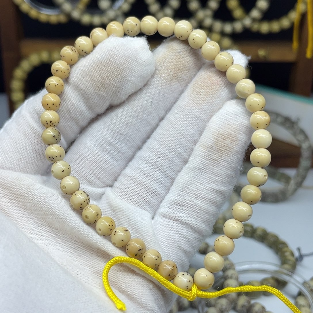 星月菩提手串6圆珠，通体