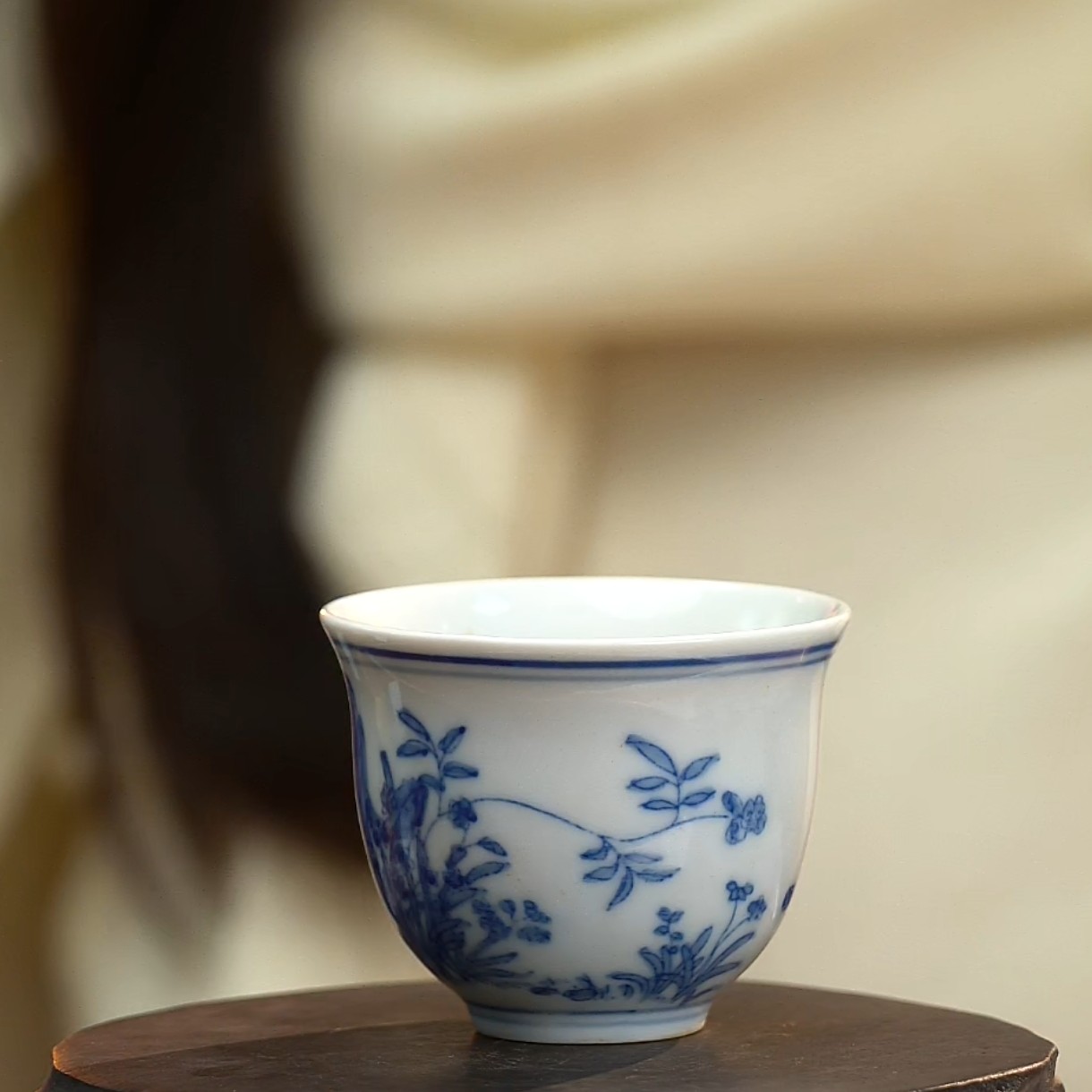 F青花花卉诗题纹杯