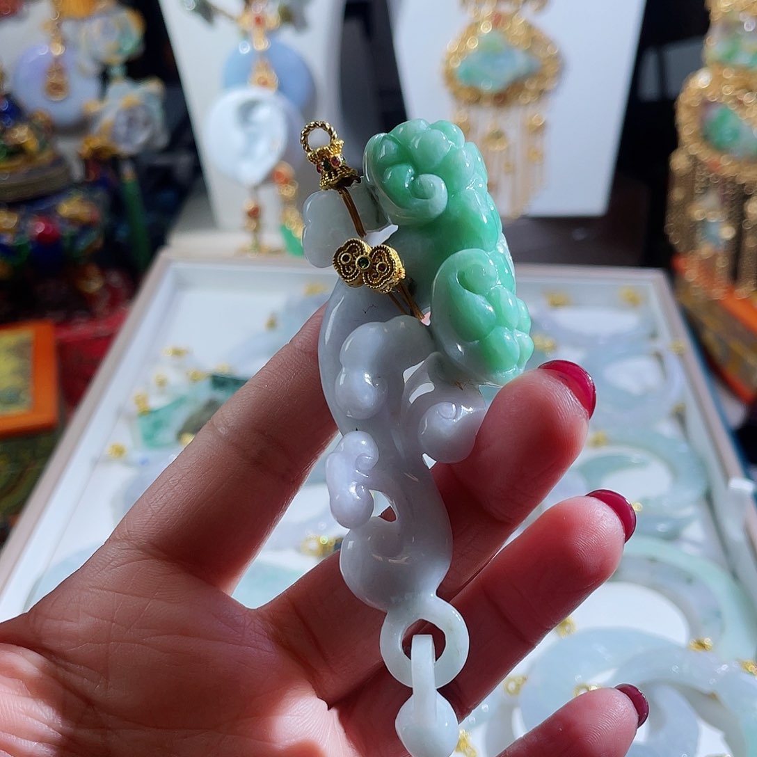 翡翠颈饰未镶嵌翡翠绿如意