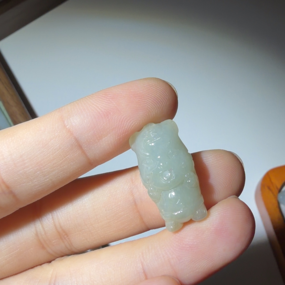 颈饰未镶嵌翡翠好