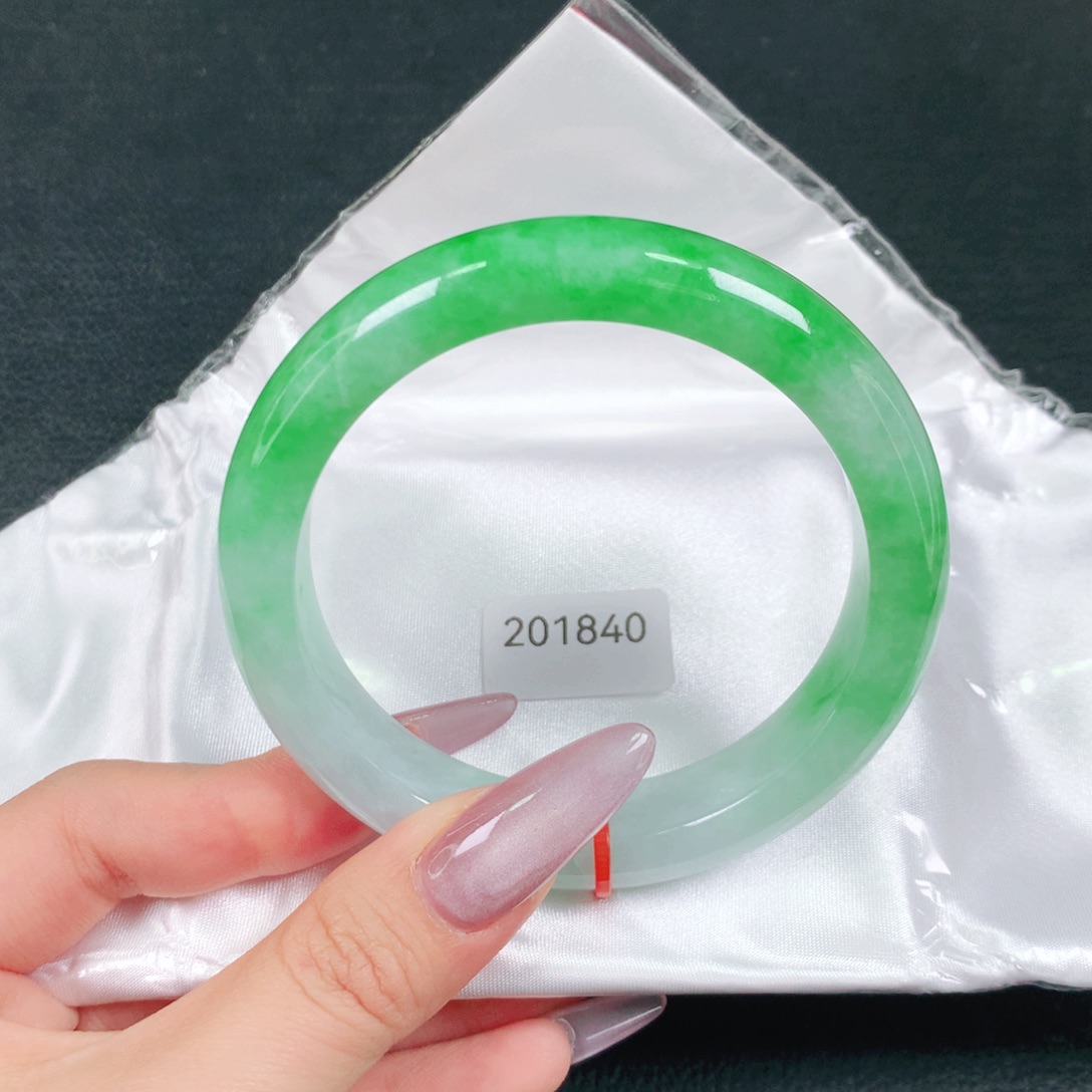 翡翠未镶嵌手镯天然翡翠手镯04