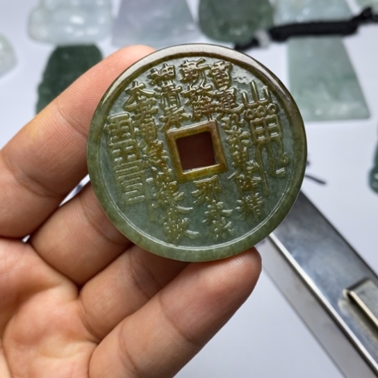 翡翠未镶嵌颈饰翡翠