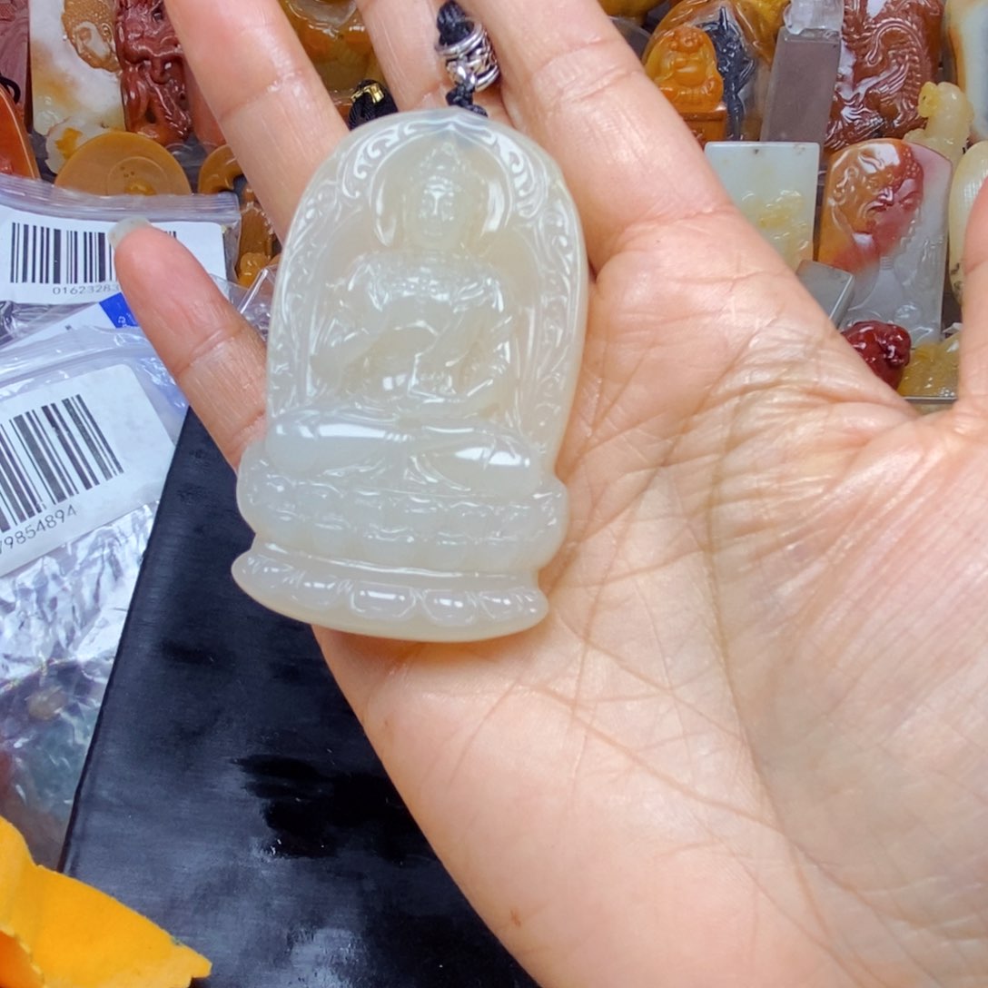 石英质玉（黄龙玉）颈饰未镶嵌