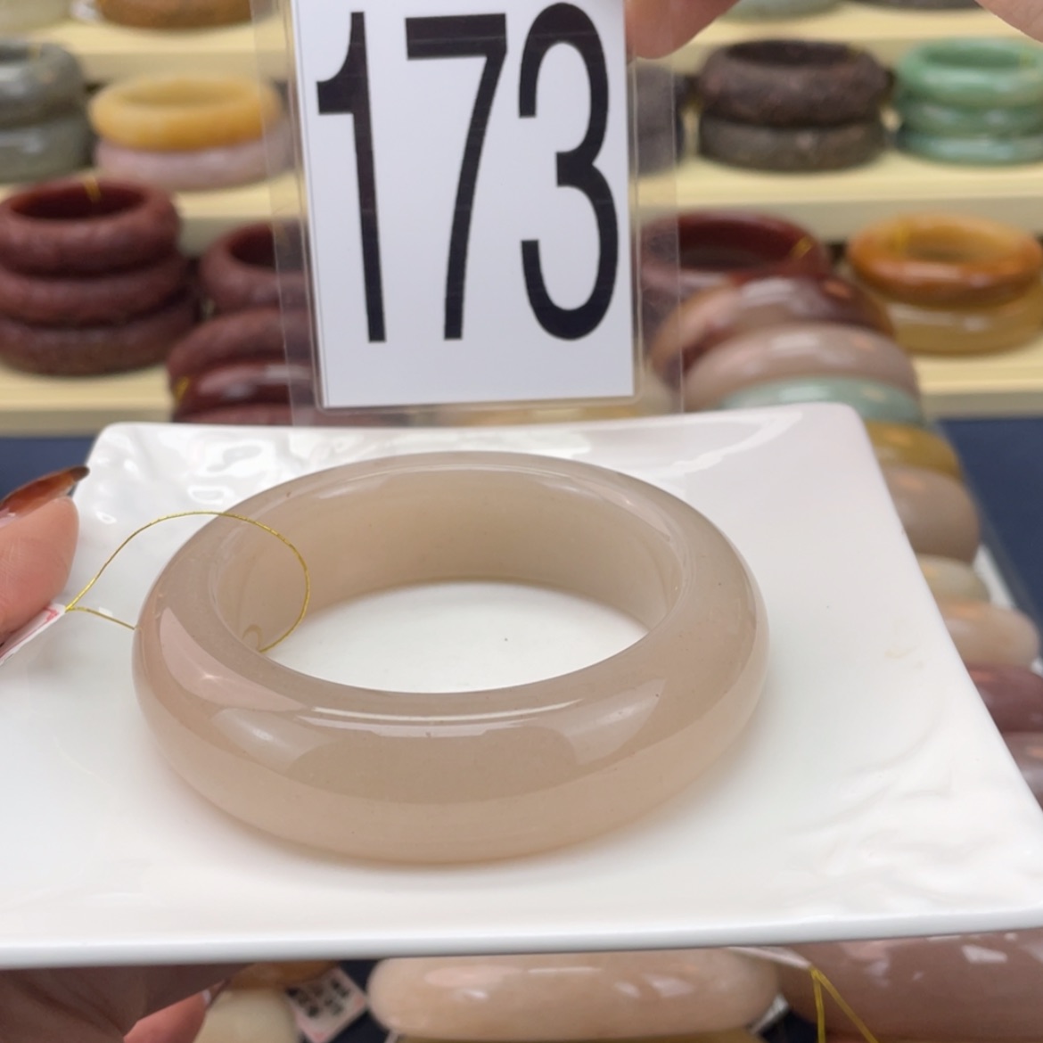 【闪购商品】石英质玉手镯未镶嵌