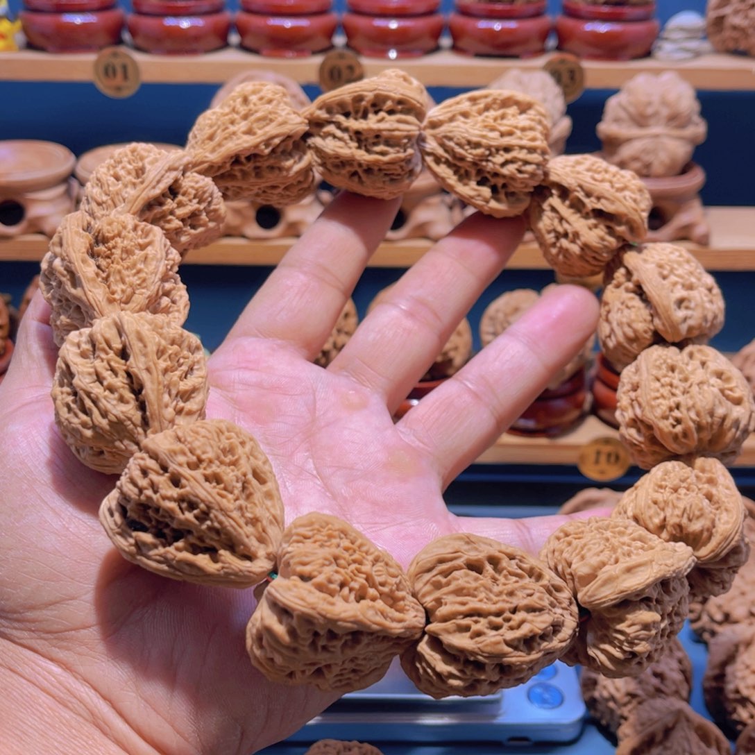 文玩核桃吊坠逐鹿南疆石手持