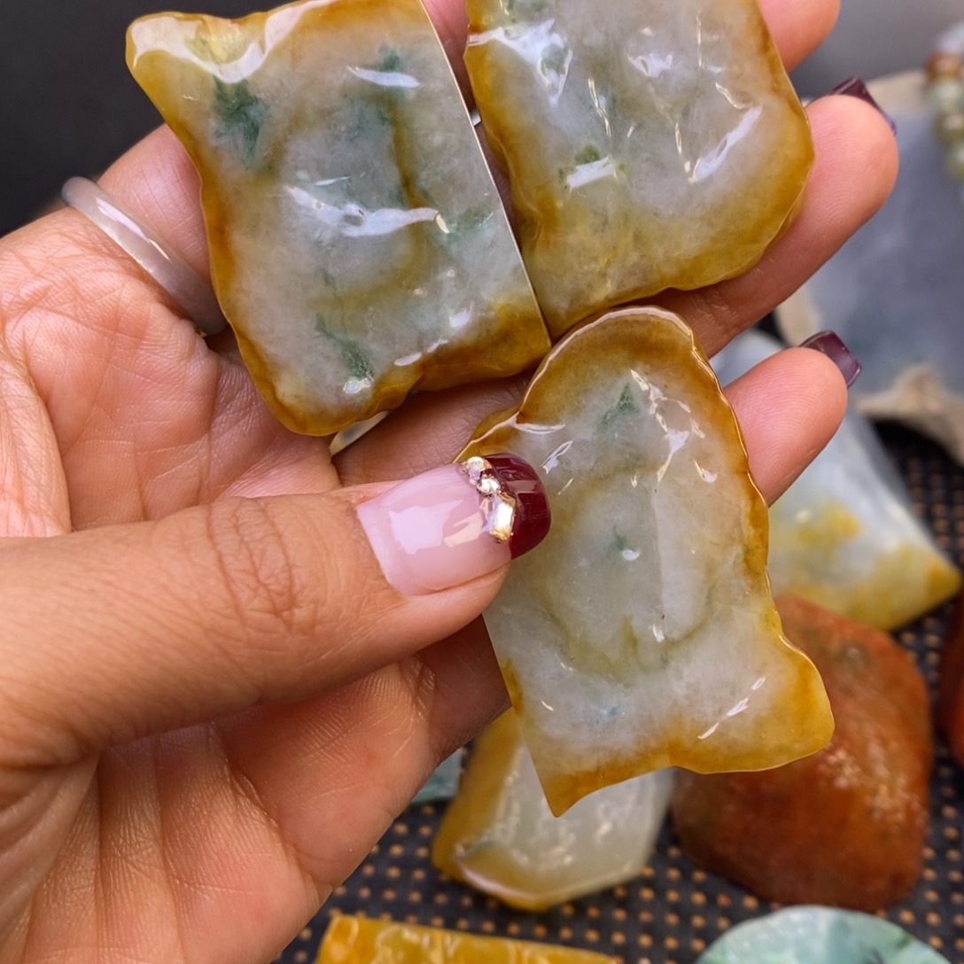 翡翠颈饰未镶嵌翡翠