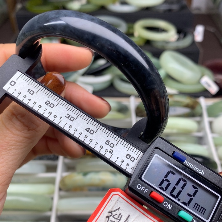 蛇纹石玉未镶嵌手镯593