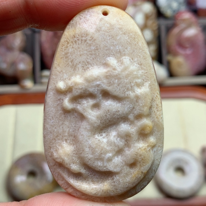 硅化珊瑚（珊瑚玉）颈饰未镶嵌