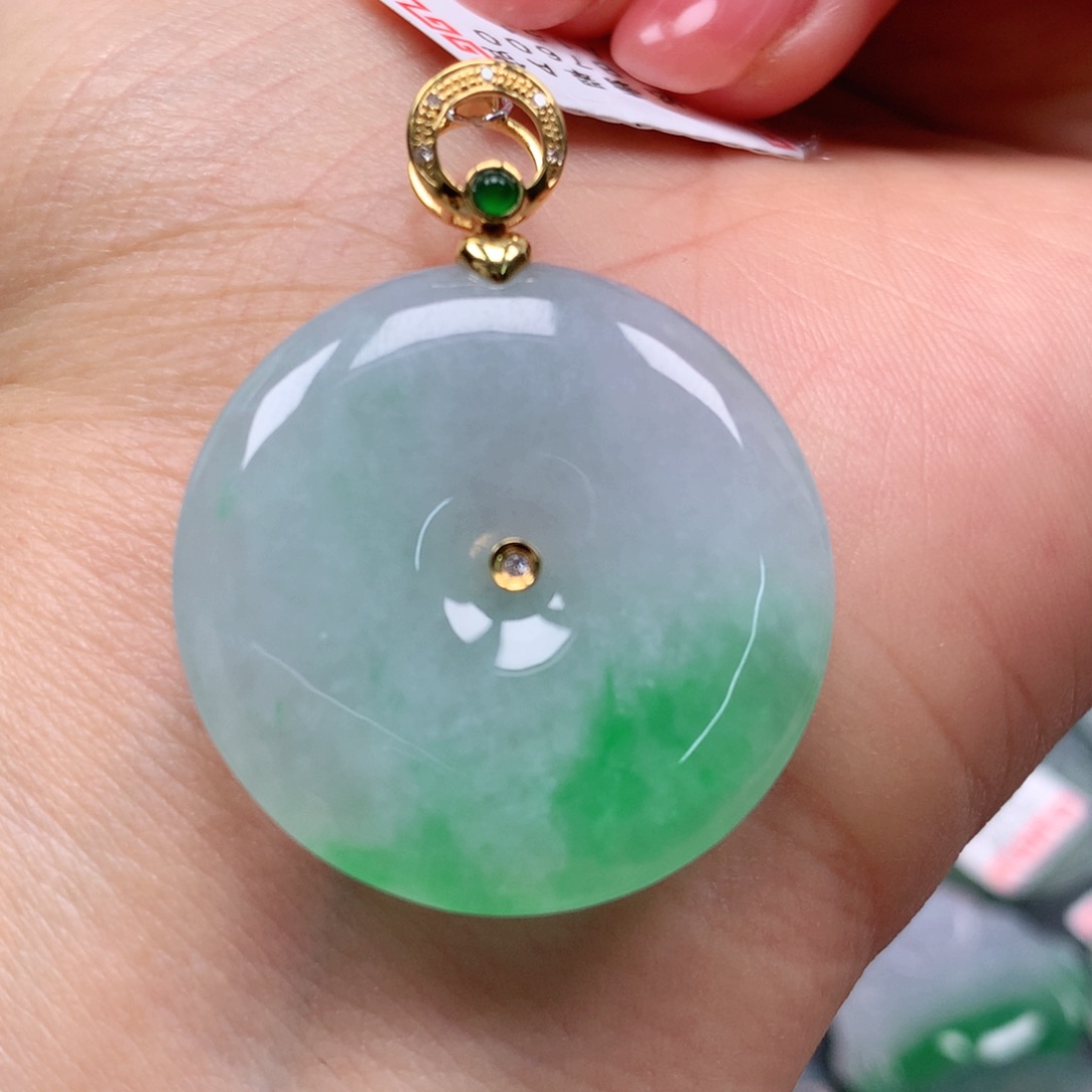 翡翠颈饰18K金镶嵌天然翡翠