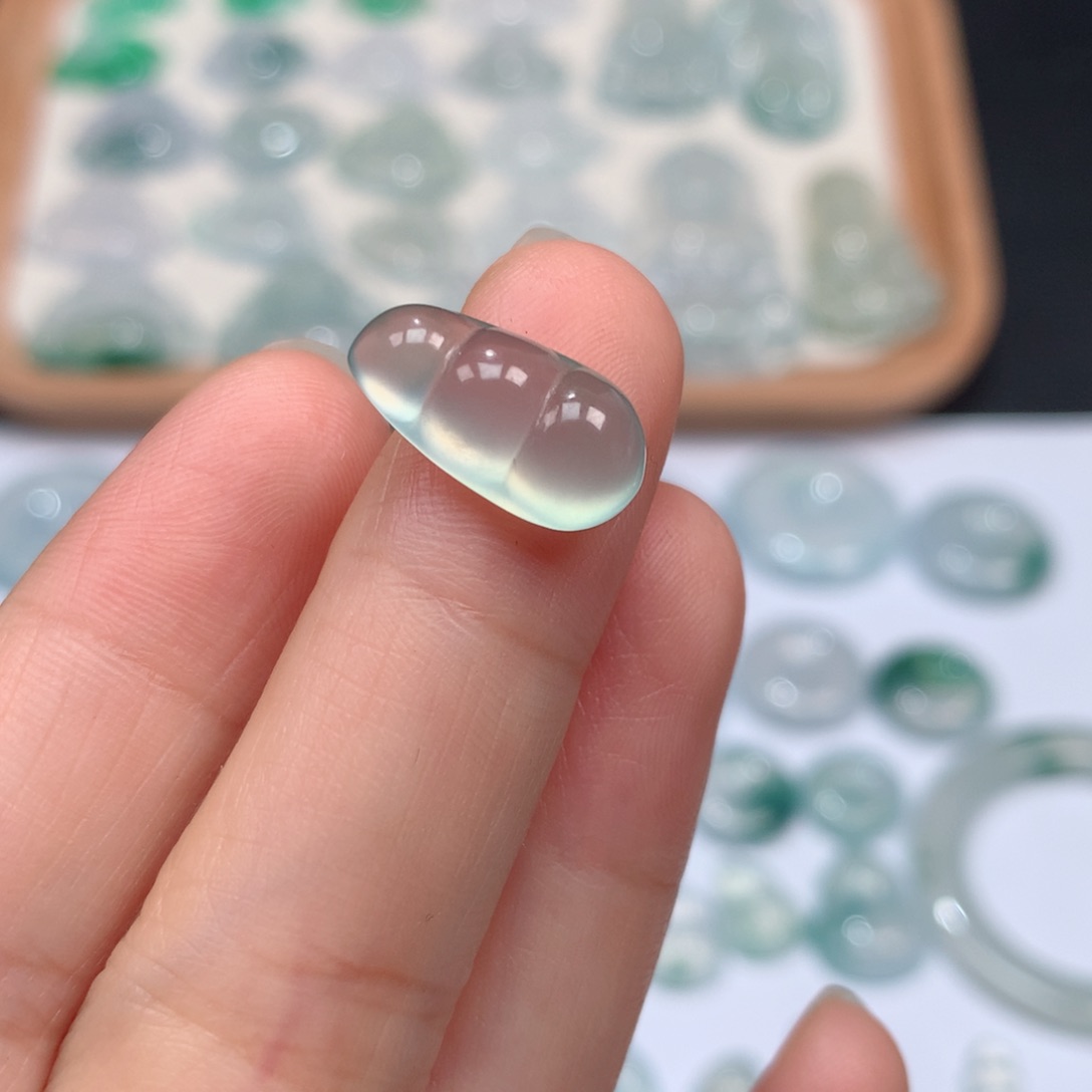 翡翠颈饰未镶嵌高冰福豆