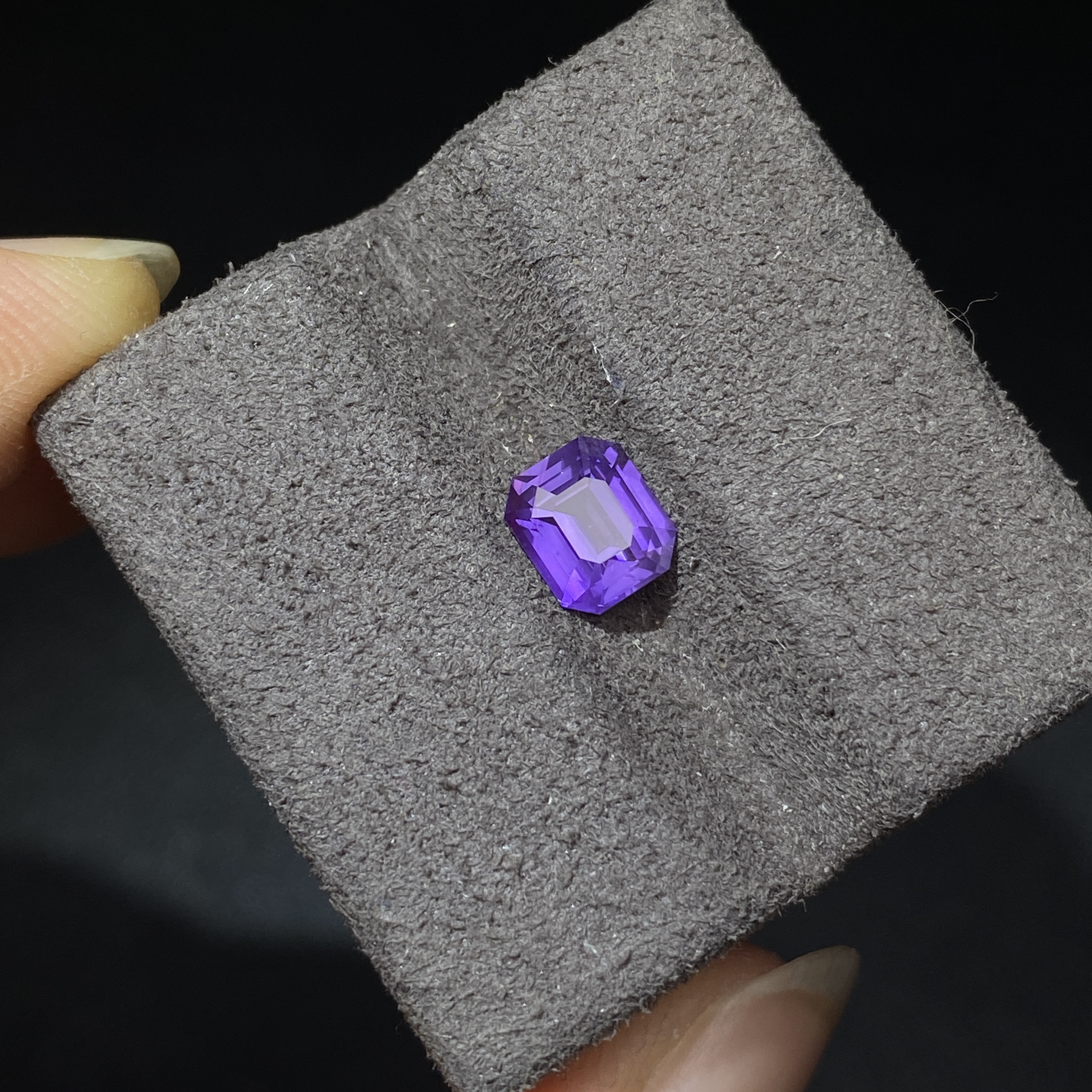 25L036 有烧紫色蓝宝石 1.16克拉