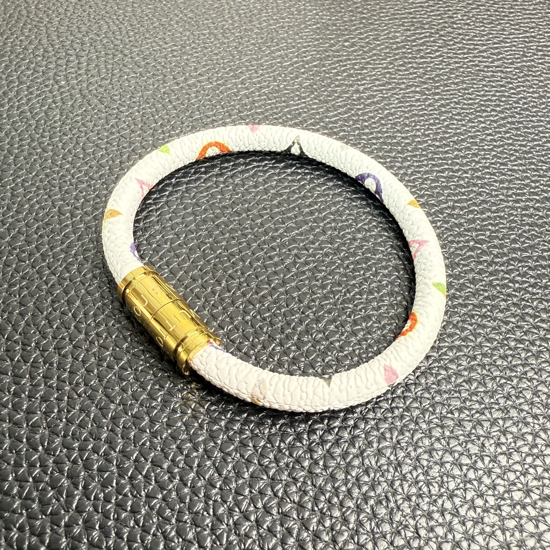 钛钢皮质手镯 磁吸扣皮圈白皮圈