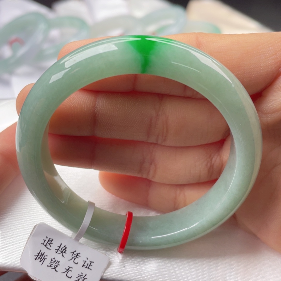 翡翠手镯未镶嵌正圈