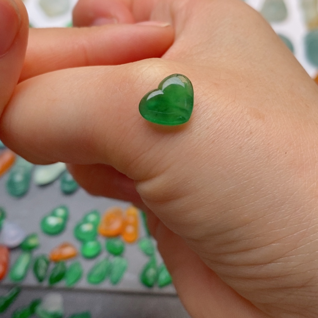 定制翡翠未镶嵌爱心