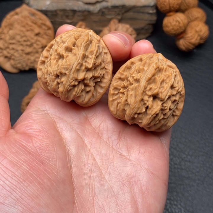 桃核把件尺寸36三角白