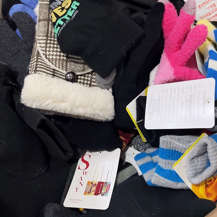   随机发10副大人机和小孩手套、038