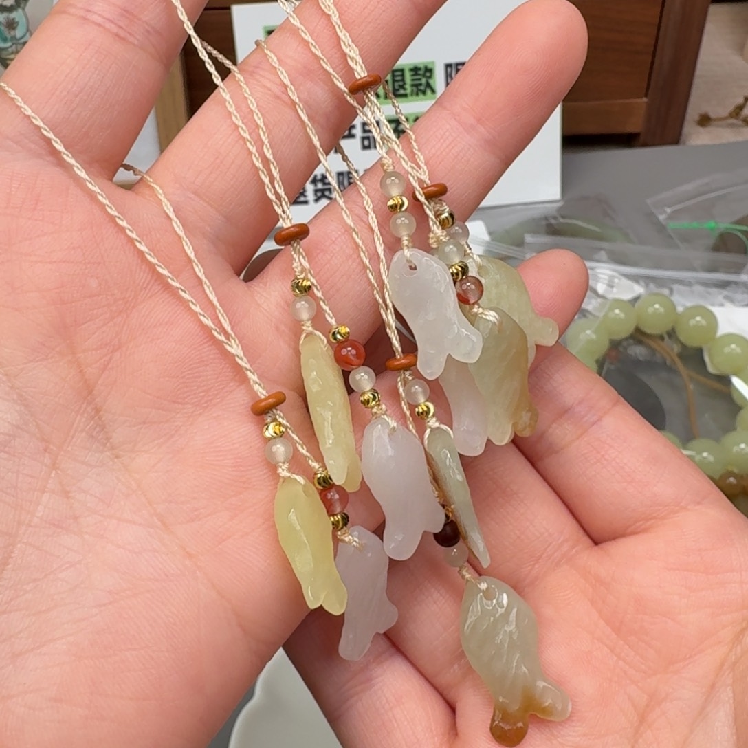 和田玉未镶嵌颈饰拍一发一随机发