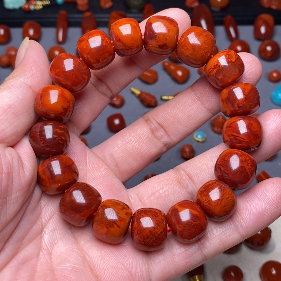 南红玛瑙牛血满肉火焰纹手串未镶嵌