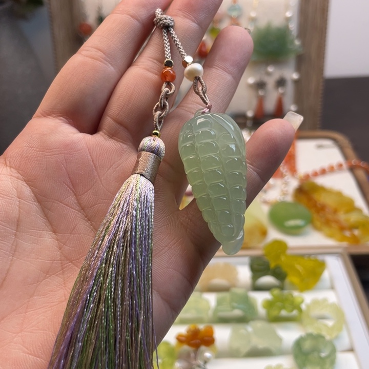 蛇纹石玉吊坠未镶嵌