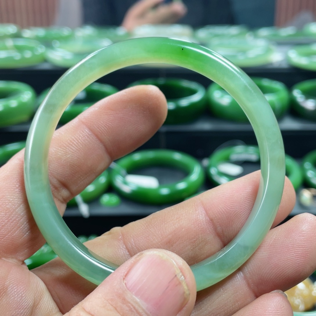 和田玉（碧玉）手镯未镶嵌