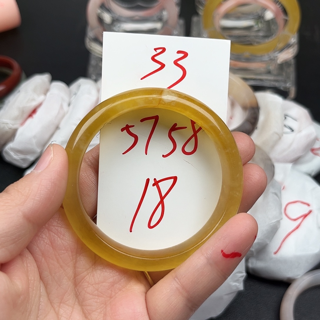 石英质玉未镶嵌手镯33