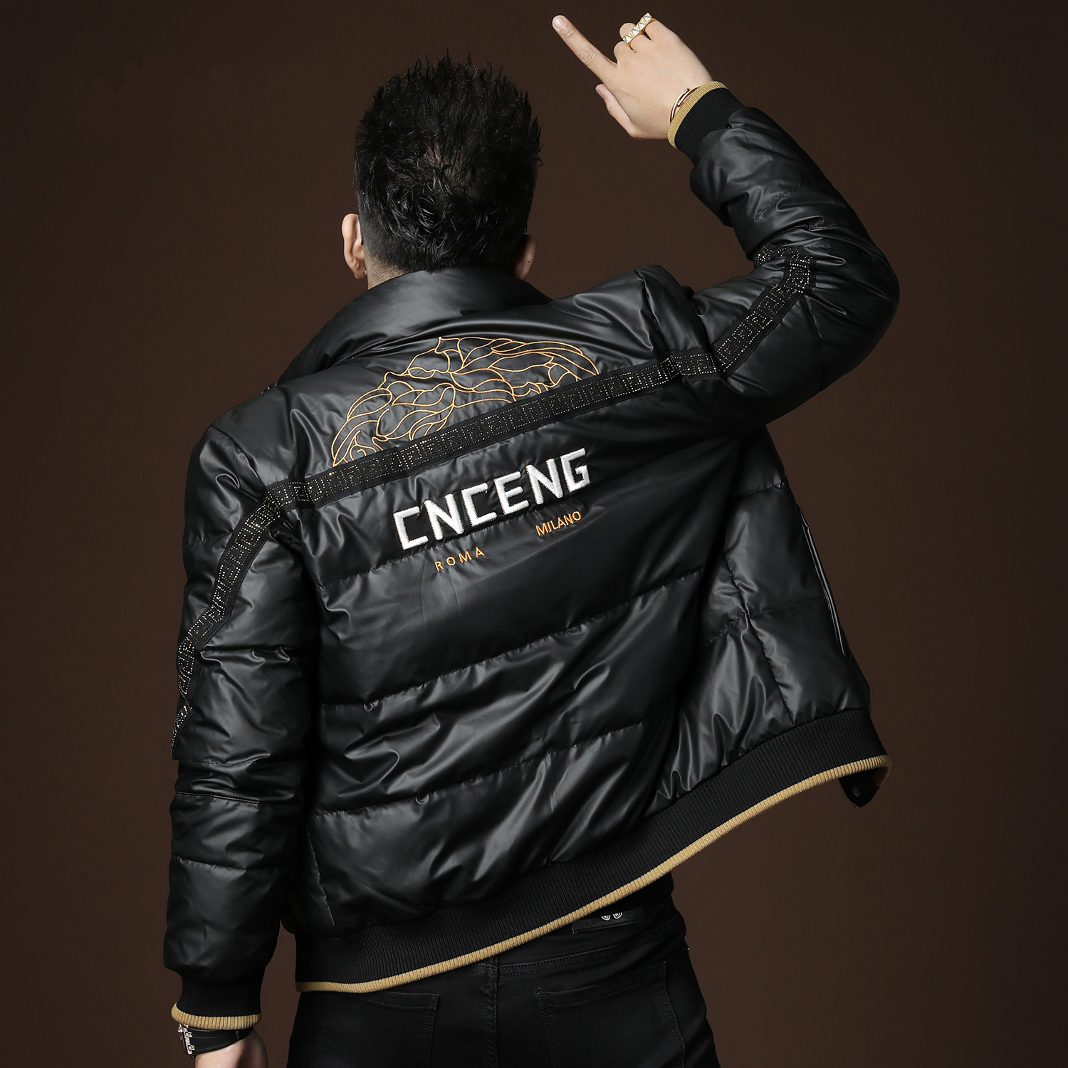 欧洲站2024新款冬季白鸭绒羽绒服男士潮牌刺绣保暖防寒服外套男装