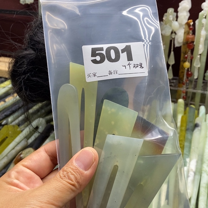 小***沈蛇纹石玉合金颈饰