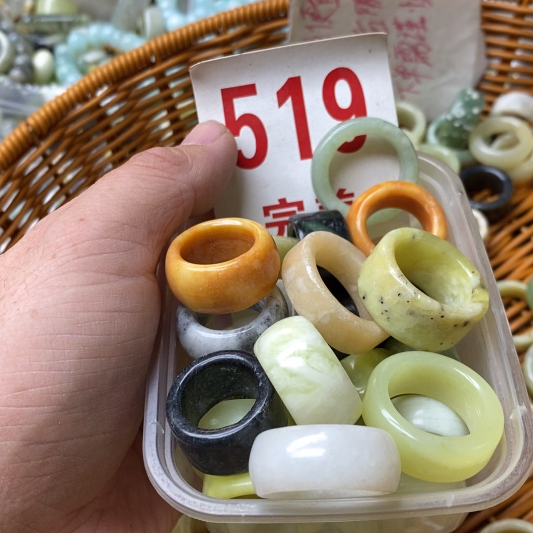 蛇纹石玉挂坠未镶嵌