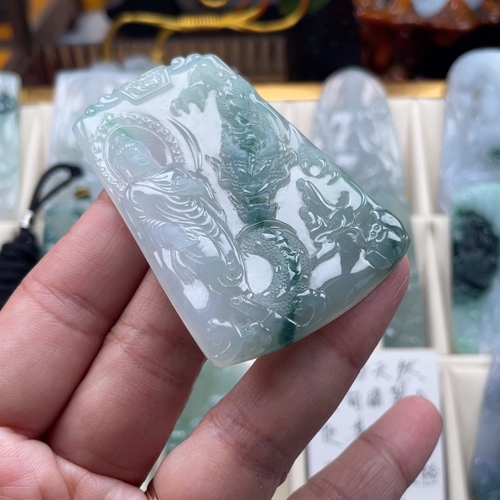 翡翠未镶嵌颈饰玉