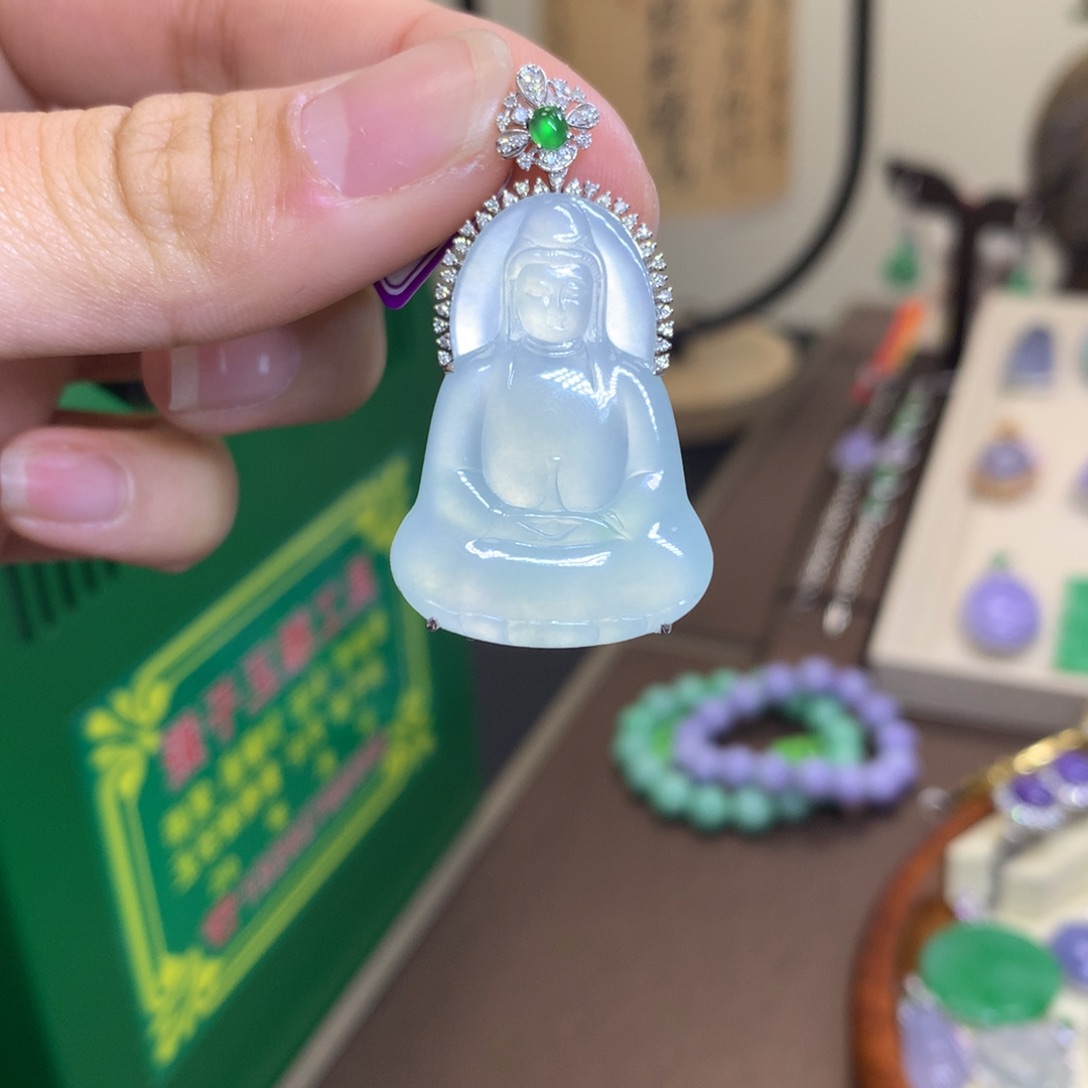 翡翠颈饰18K金镶嵌翡翠