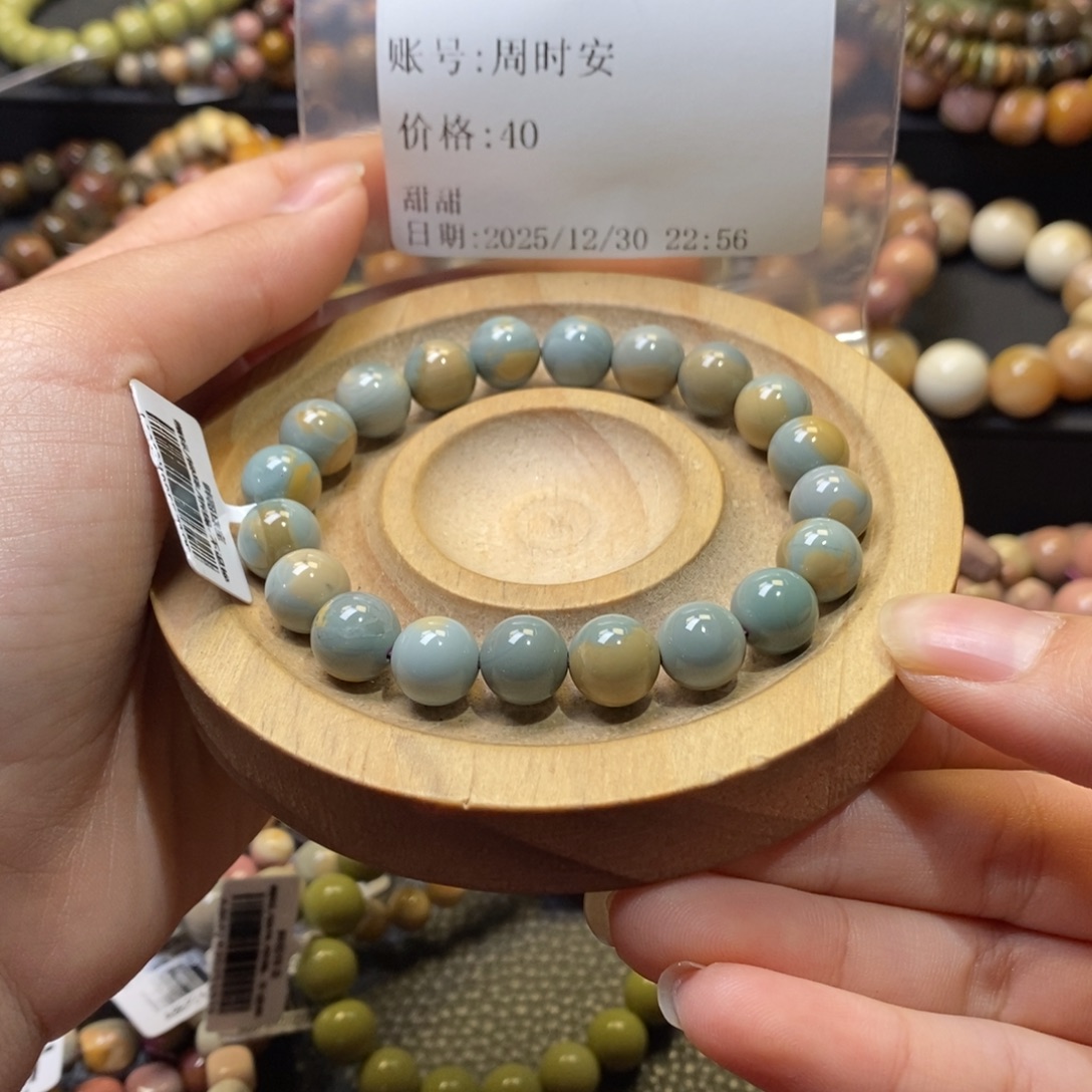 周***安石英质玉未镶嵌手链