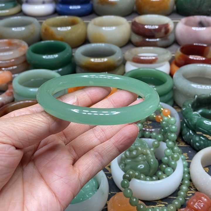 石英质玉手镯未镶嵌白****聊