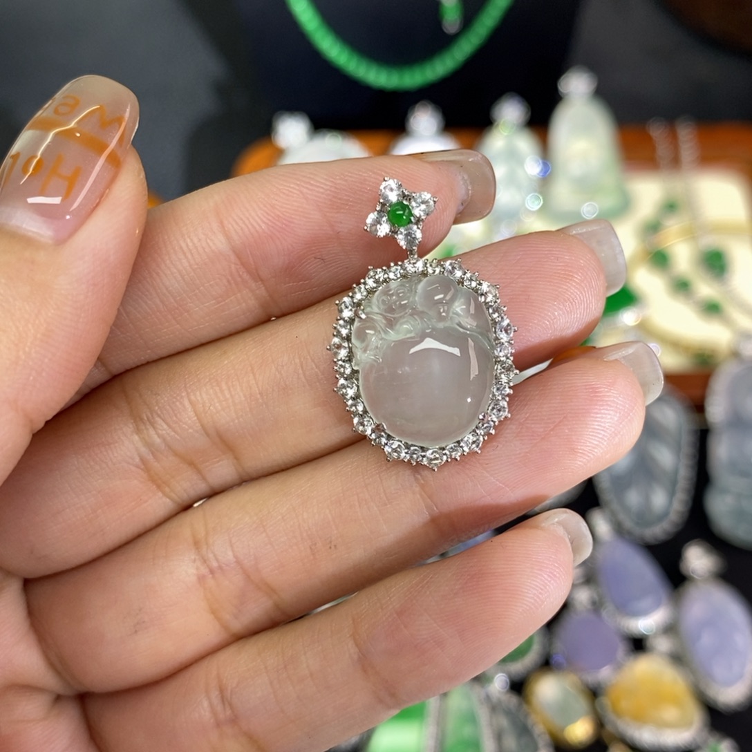 翡翠18K金镶嵌颈饰A货翡翠