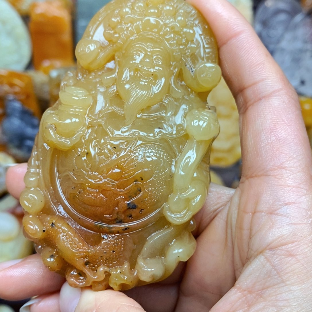 石英质玉（黄龙玉）未镶嵌颈饰